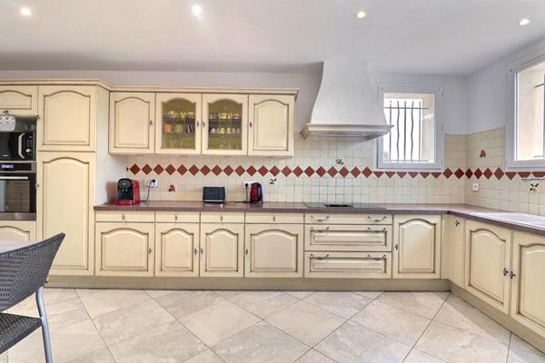 MAISON TYPE 5 AVEC PISCINE ET JARDIN