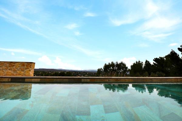 MAISON TYPE 5 AVEC PISCINE ET JARDIN