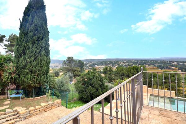 MAISON TYPE 5 AVEC PISCINE ET JARDIN
