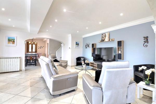 MAISON TYPE 5 AVEC PISCINE ET JARDIN