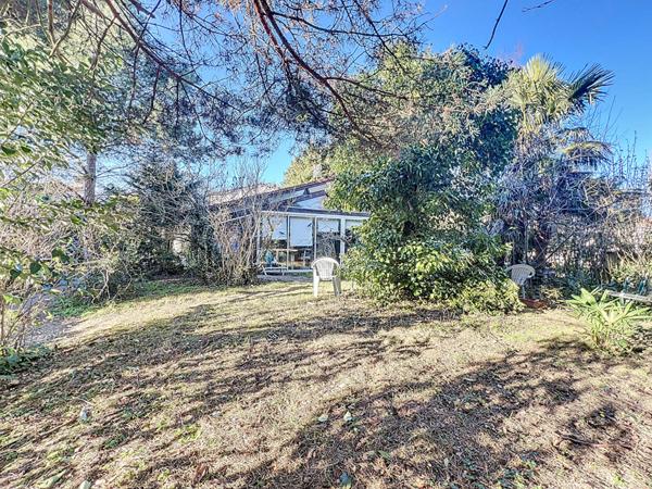 Exclusivité Nestenn Immobilier sur Péchabou. Vente en viager occupé d'une maison 5 pièces de 170m² avec garage sur un terrain de 806m².