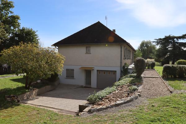 Ainay-le-Château – Propriété spacieuse avec potentiel locatif et chalet sur un terrain de 5760 m² Ainay-le-Château (03360)