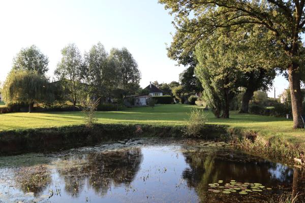 Ainay-le-Château – Propriété spacieuse avec potentiel locatif et chalet sur un terrain de 5760 m² Ainay-le-Château (03360)