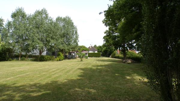 Ainay-le-Château – Propriété spacieuse avec potentiel locatif et chalet sur un terrain de 5760 m² Ainay-le-Château (03360)