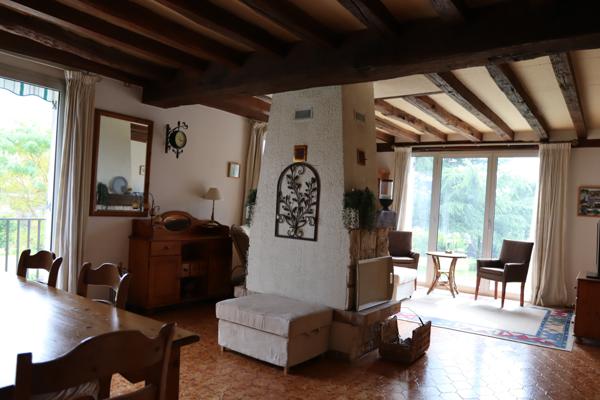 Ainay-le-Château – Propriété spacieuse avec potentiel locatif et chalet sur un terrain de 5760 m² Ainay-le-Château (03360)