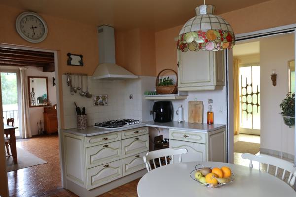 Ainay-le-Château – Propriété spacieuse avec potentiel locatif et chalet sur un terrain de 5760 m² Ainay-le-Château (03360)