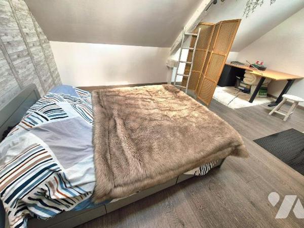 Magnifique appartement cosy avec terrasse privative et sa vue dégagée sur la campagne.
Sans au...