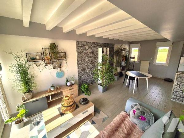 Magnifique appartement cosy avec terrasse privative et sa vue dégagée sur la campagne.
Sans au...