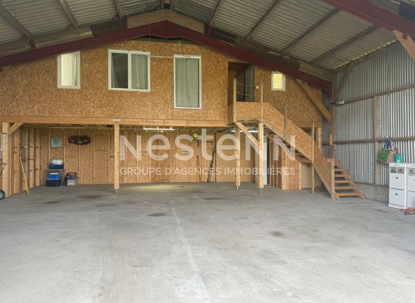Bâtiment 300 m², sur 1200 m² terrain, idéal stockage.