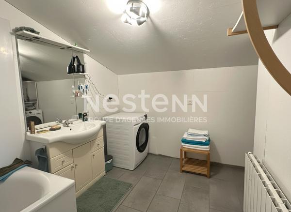 Bâtiment 300 m², sur 1200 m² terrain, idéal stockage.