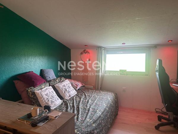 Bâtiment 300 m², sur 1200 m² terrain, idéal stockage.