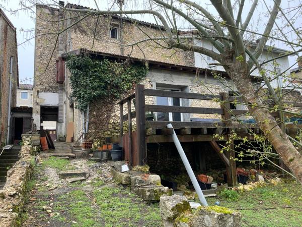 Immeuble à vendre    9 pièces • 170,46 m2 Roquefort