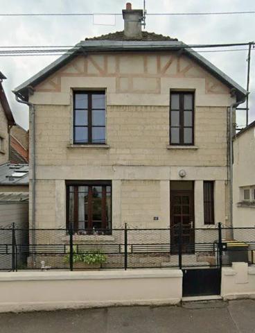 Vente                                                      Maison de ville
                        
                     4 pièces                      102 m2                     à Laon