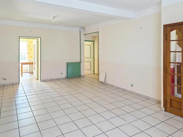 Vente                                                      Maison de ville
                        
                     4 pièces                      102 m2                     à Laon