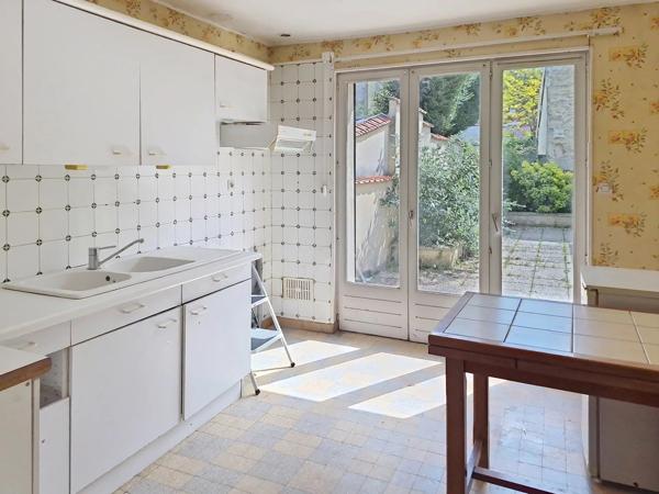 Vente                                                      Maison de ville
                        
                     4 pièces                      102 m2                     à Laon