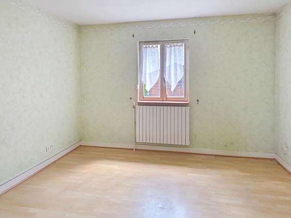 Vente                                                      Maison de ville
                        
                     4 pièces                      102 m2                     à Laon