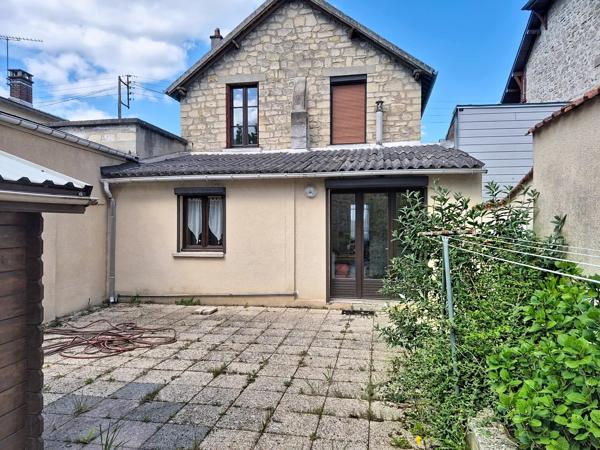 Vente                                                      Maison de ville
                        
                     4 pièces                      102 m2                     à Laon