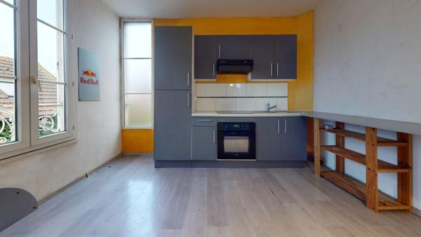 Local commercial, avec appartement - 4 pièce(s)