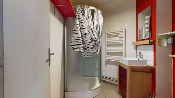 Local commercial, avec appartement - 4 pièce(s)