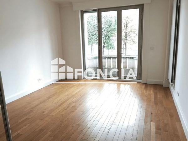 Location Appartement 4 pièces 184.9 m² - 141 BL DE LA LIBERTE Lille 59800