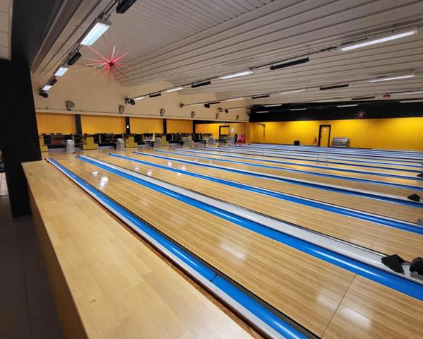 BOWLING 16 PISTES , LICENCE 4 et APPARTEMENT