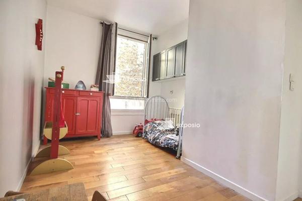 Vente                                                      Appartement
                        
                     3 pièces                      49 m2                     à Asnières-sur-Seine