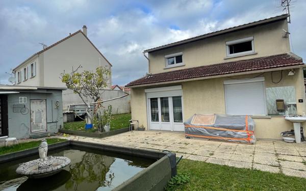 Maison à vendre    6 pièces •  Stains