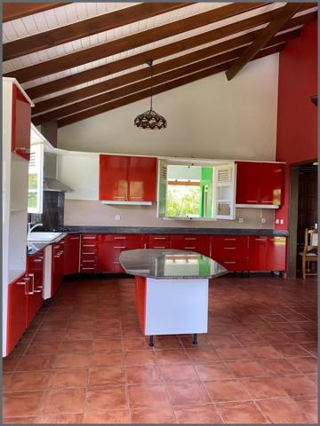 Maison à PETIT-BOURG, 97170 - 9 pièces 260m²