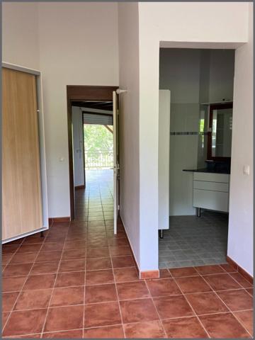 Maison à PETIT-BOURG, 97170 - 9 pièces 260m²