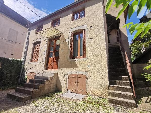 A visiter sans tarder, belle maison avec beaucoup de charme en plein cœur de Saint Jean de Losne.