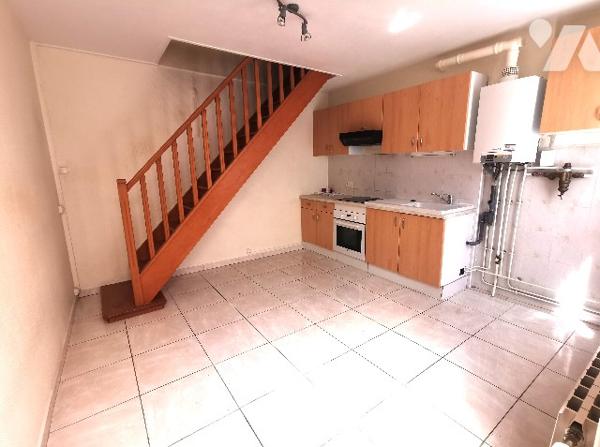 A visiter sans tarder, belle maison avec beaucoup de charme en plein cœur de Saint Jean de Losne.