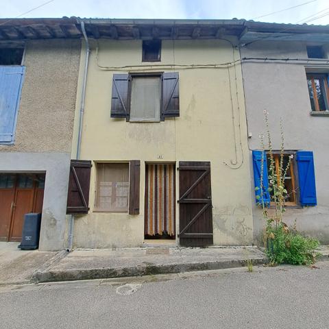 A VENDRE FOUGAX ET BARRINEUF MAISON DE VILLAGE AVEC JARDIN