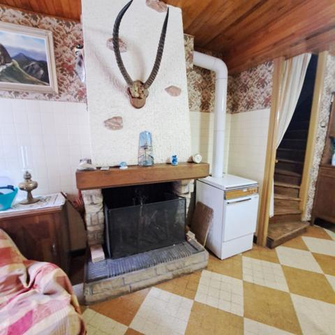 A VENDRE FOUGAX ET BARRINEUF MAISON DE VILLAGE AVEC JARDIN