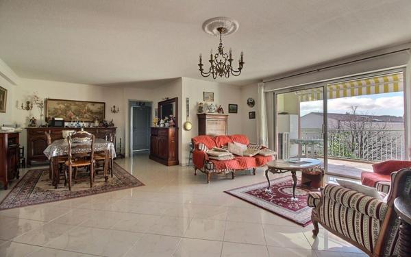 Appartement à vendre    4 pièces • 117 m2 Sanary-sur-Mer