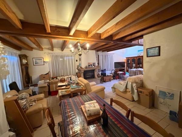 Agréable maison de famille lumineuse et confortable.