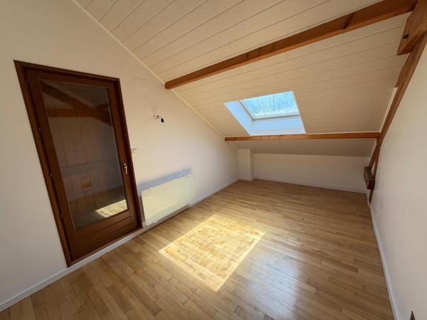 Agréable maison de famille lumineuse et confortable.