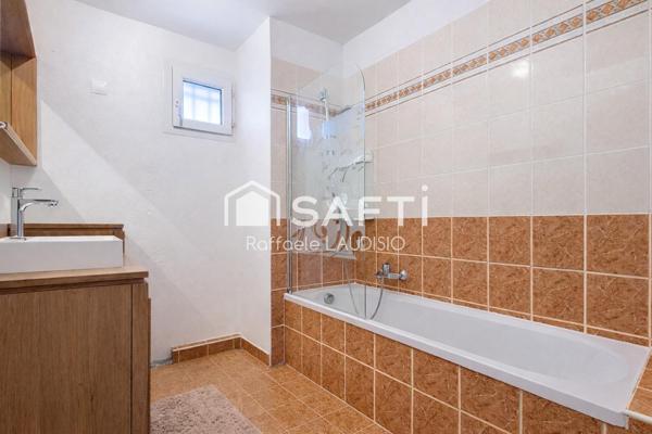 Villa 4 pièces, tout confort, piscine, garage