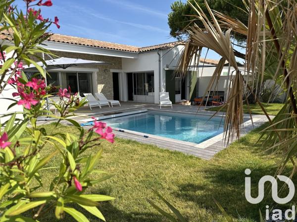 Maison traditionnelle 5 pièces de 147 m² à Rivedoux-Plage (17940)