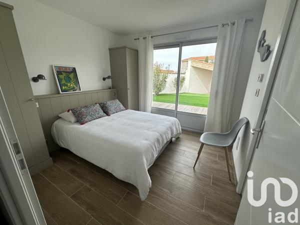 Maison traditionnelle 5 pièces de 147 m² à Rivedoux-Plage (17940)