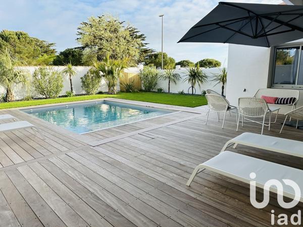 Maison traditionnelle 5 pièces de 147 m² à Rivedoux-Plage (17940)