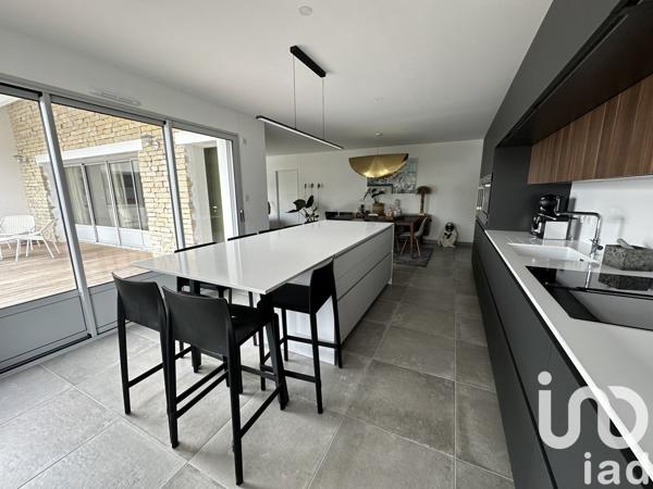 Maison traditionnelle 5 pièces de 147 m² à Rivedoux-Plage (17940)