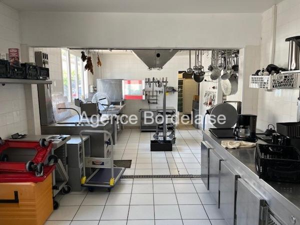 Pessac Noès,  Laboratoire traiteur env 125 m²