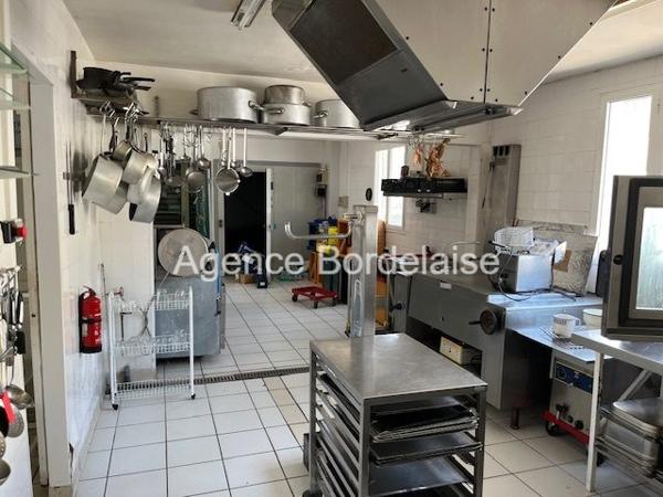 Pessac Noès,  Laboratoire traiteur env 125 m²