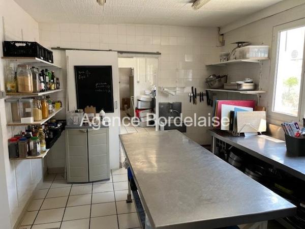 Pessac Noès,  Laboratoire traiteur env 125 m²