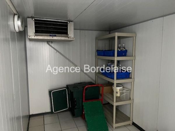 Pessac Noès,  Laboratoire traiteur env 125 m²