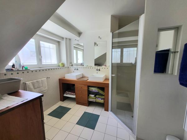 Maison
         5 pièces
        - 113 m² 538 200 € *