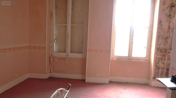 Local mixte (Pro/Hab) à vendre à Châtellerault dans la Vienne (86100), ref : 86024-IMMR2209   
Centre-ville