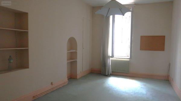 Local mixte (Pro/Hab) à vendre à Châtellerault dans la Vienne (86100), ref : 86024-IMMR2209   
Centre-ville