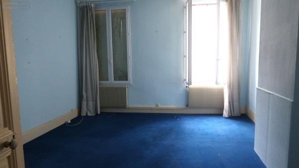 Local mixte (Pro/Hab) à vendre à Châtellerault dans la Vienne (86100), ref : 86024-IMMR2209   
Centre-ville