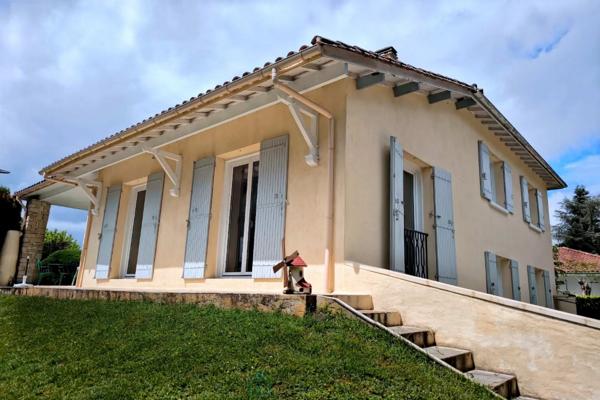 MAISON AVEC 2 LOGEMENTS AU CALME, PROCHE DES COMMODITES